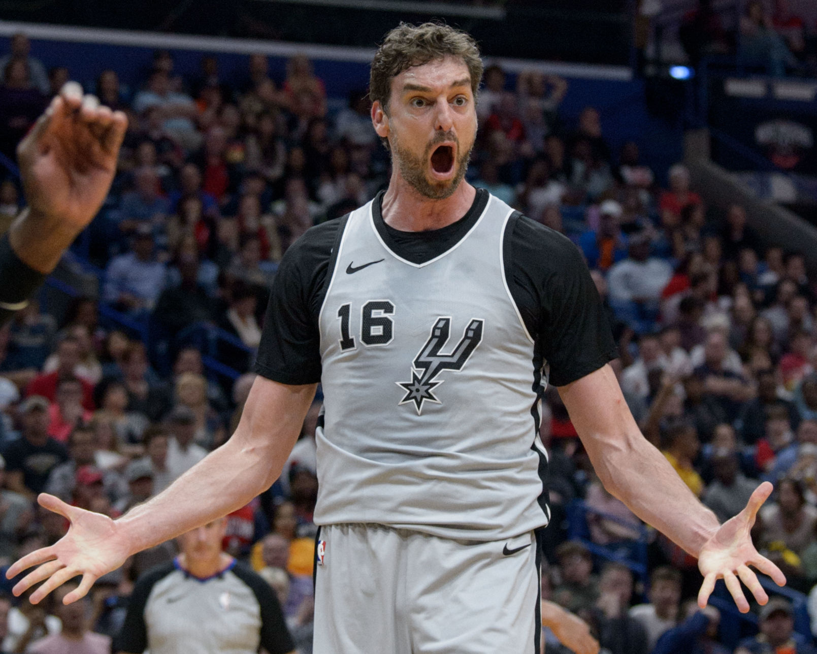 no.pelicansspurs.041218.025